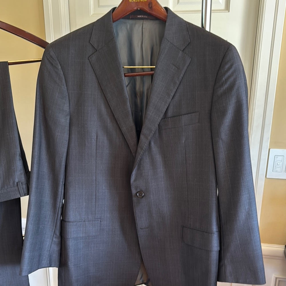 Hickey Freeman Gray Wool Suit Modern Business Style